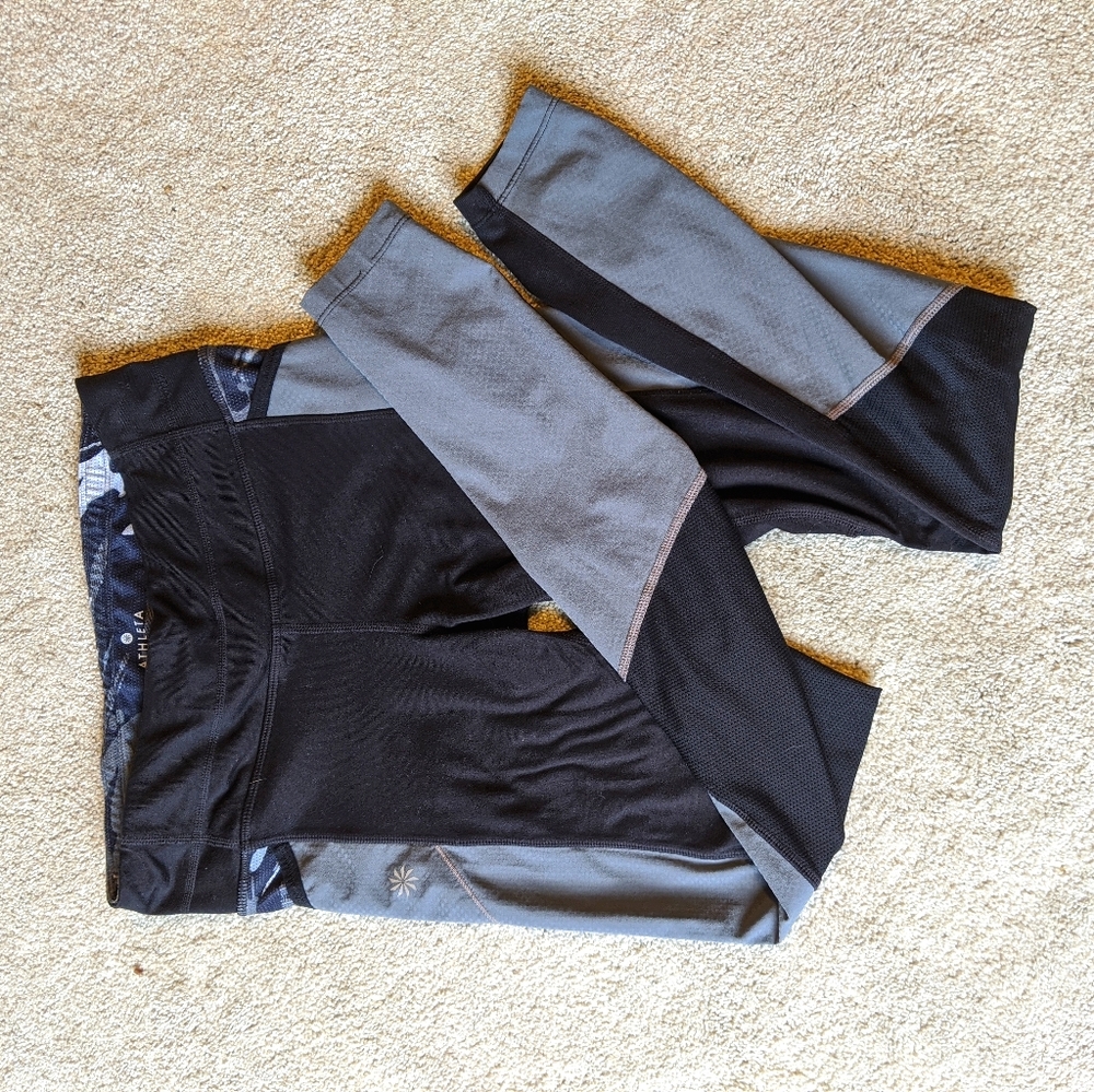 ATHLETA XS Women’s Black and Gray Leggings 